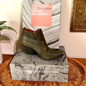 Jeffrey Campbell Booties Grey/Geen Size 7M